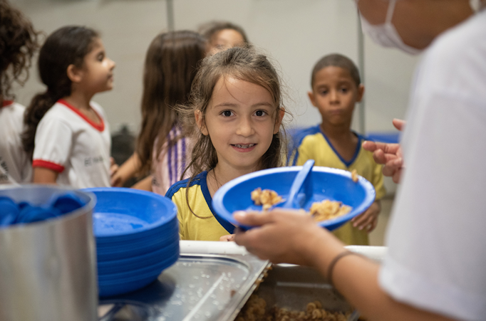 Crise nutricional: mais de 39 bilhões de refeições escolares perdidas desde o começo da pandemia