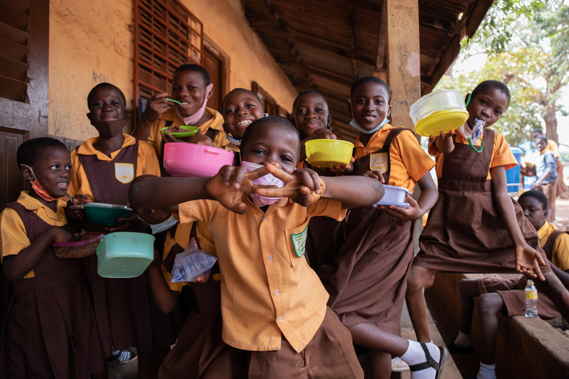 Novo relatório do GCNF destaca a colaboração com o Centro de Excelência do WFP em programas de alimentação escolar