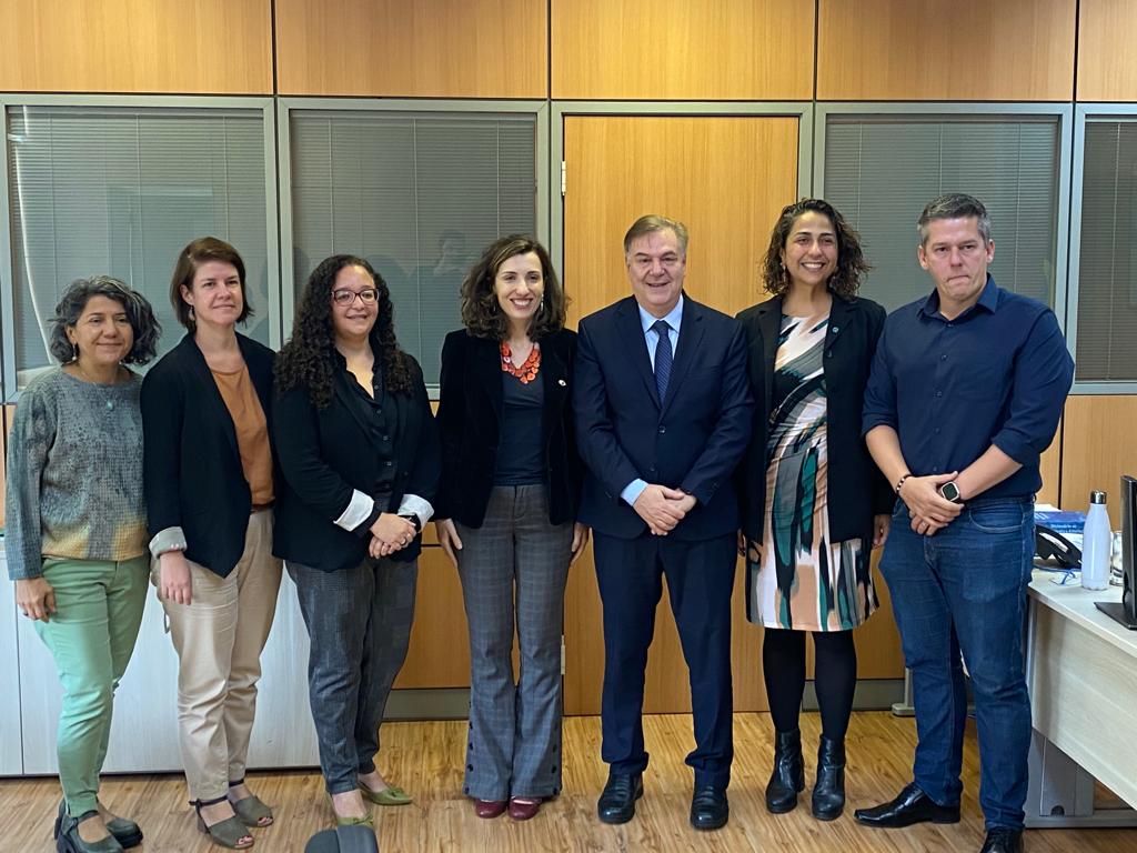 Equipe do Centro de Excelência do WFP e do Ministério de Desenvolvimento Agrário participam de reunião em Brasília. Foto: MDA.